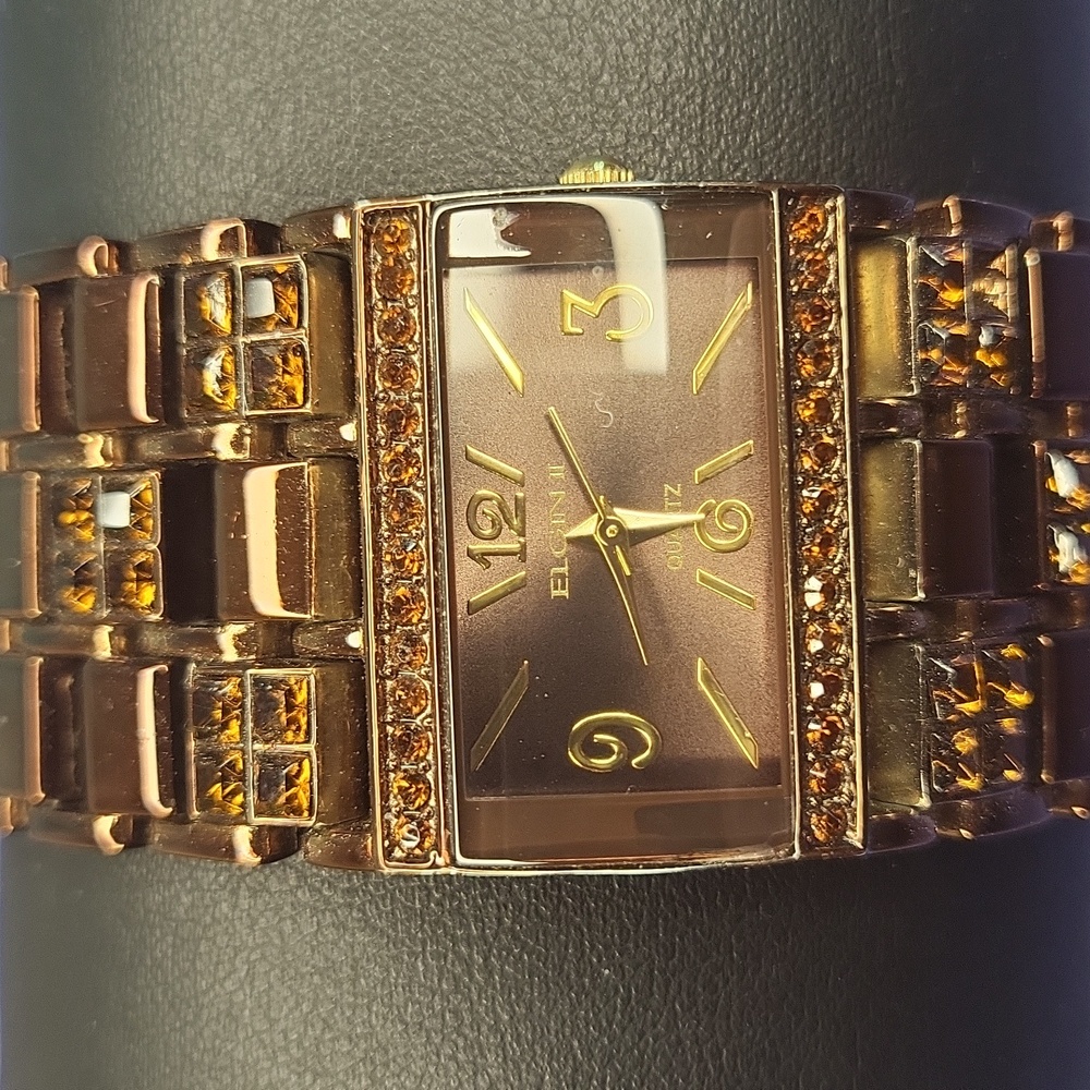 Gold Quartz Watch - Picture 2 of 2